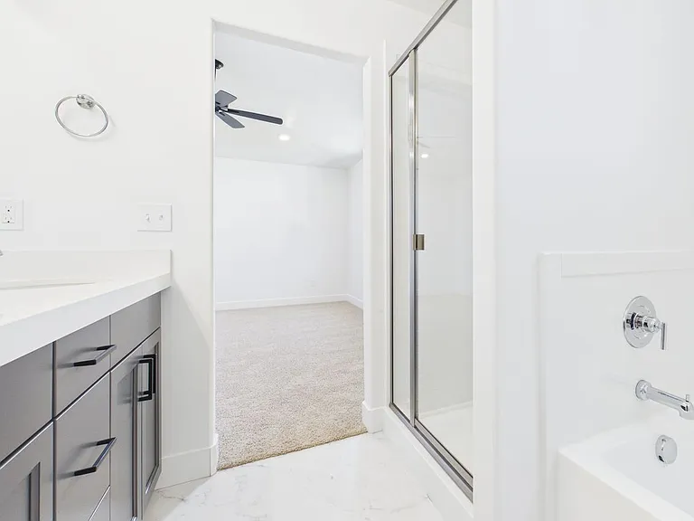 437 E 650 N — Photo 16