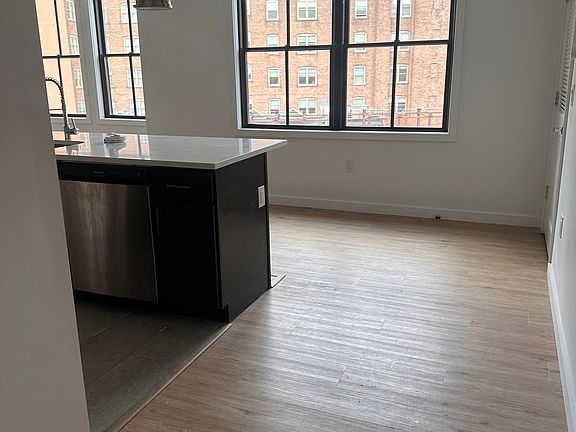 5th image of 40 E Park St #402
