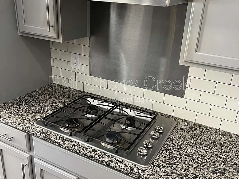 22472 E Union Cir — Photo 3