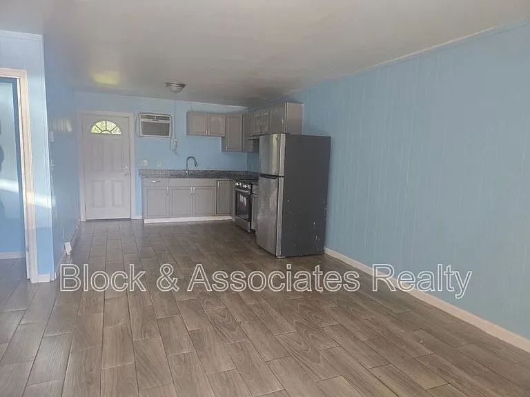 140 Kenilworth Dr #E — Photo 4