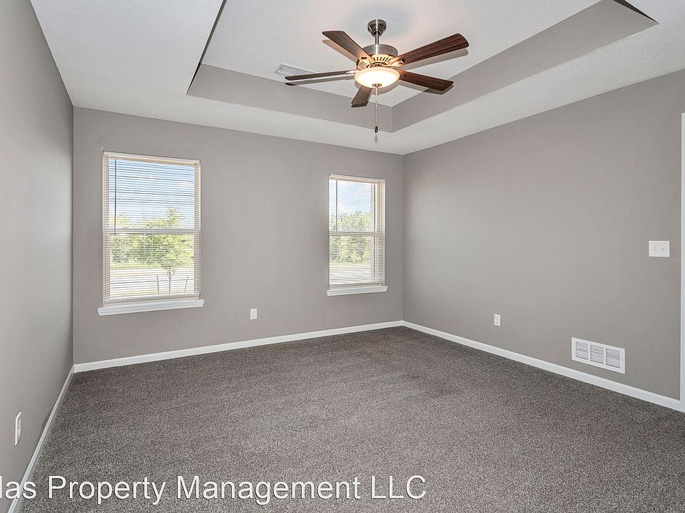 1st image of 200 SW Laurel Dr Unit 200L