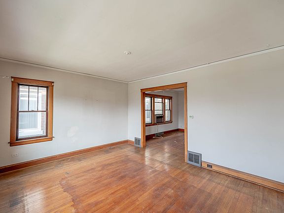 2nd image of 5022 W Schubert Ave