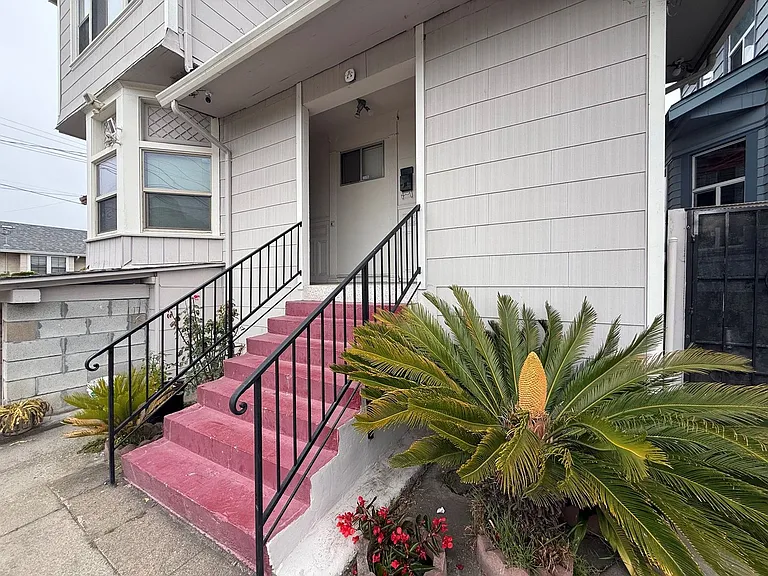 3034 Capp St — Photo 1