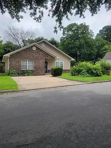 1620 Chandler St Photo 1