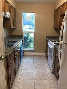 Kitchen With Granite Counter Tops And All New Appliances!