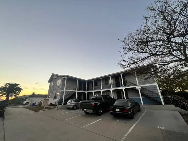 4006 Ingraham St #8 — Photo 12