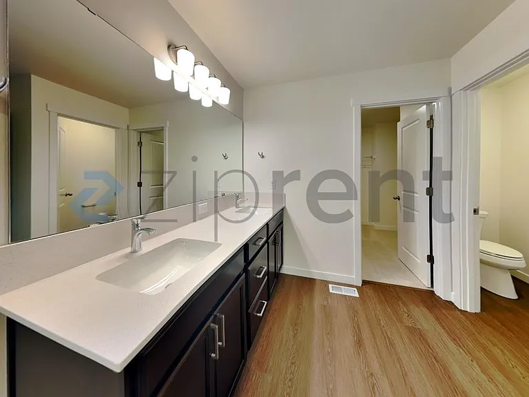 Primary Bathroom-01