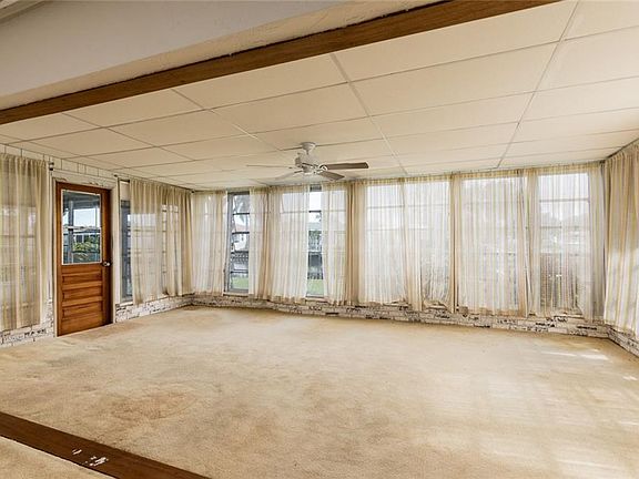 3rd image of 9501 Sun Isle Dr NE