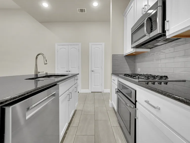 5805 Zinnia Dr — Photo 5