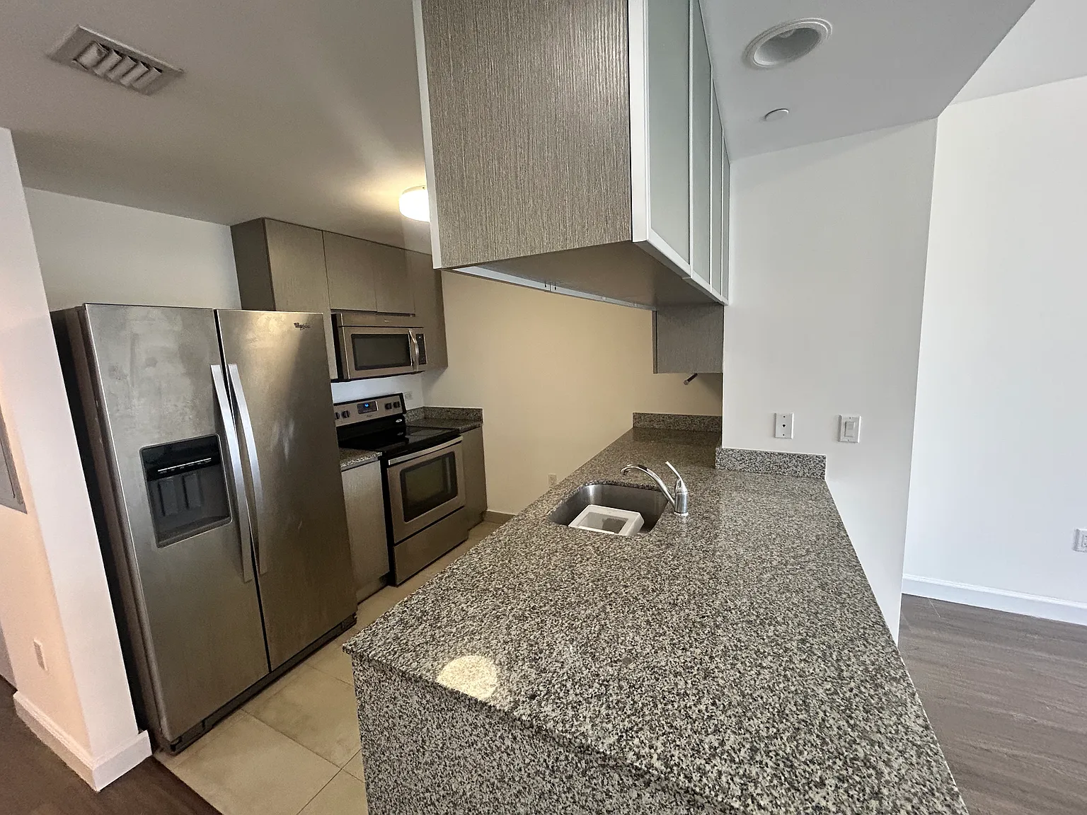 1 bed, 646 sqft, $1,999 — Photo 1