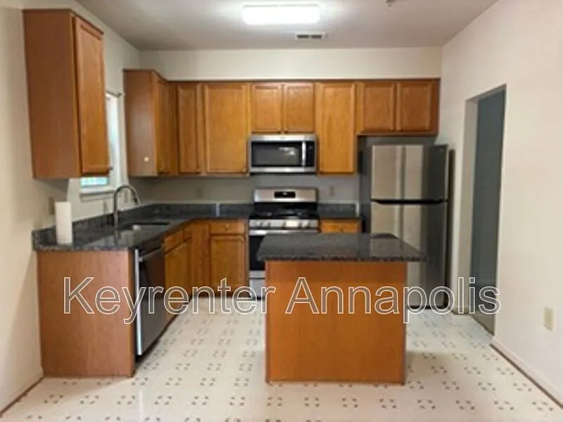 3 bed, 2.0 bath, 1372 sqft, $2,700 — Photo 4