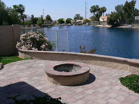 Paver patio, firepit, lakes for boating & fishing