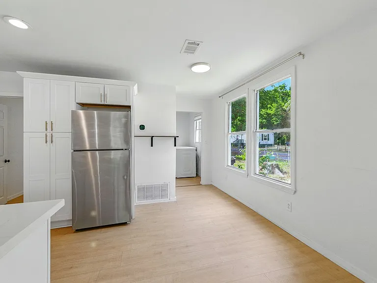 61 E Ensley St — Photo 12