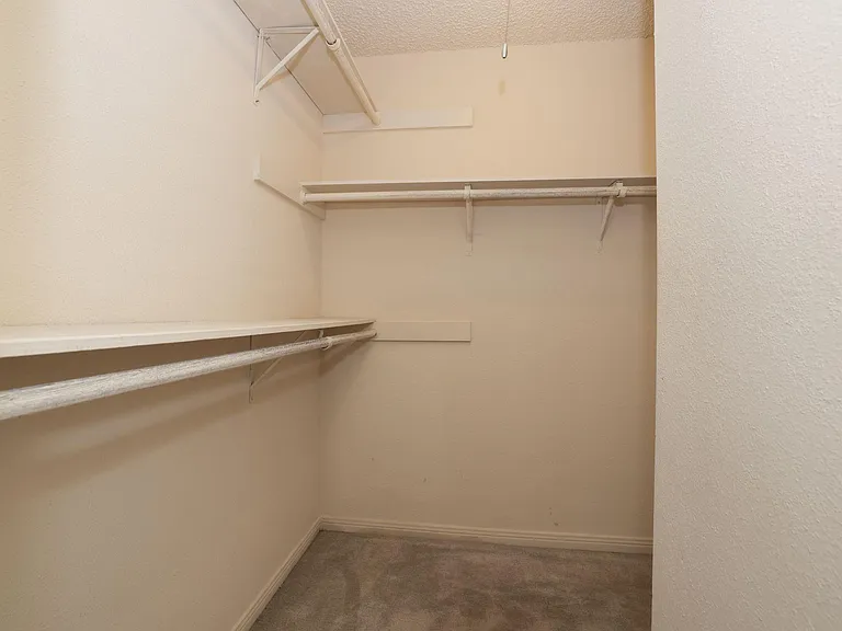 16035 Hollow Rock Dr — Photo 23