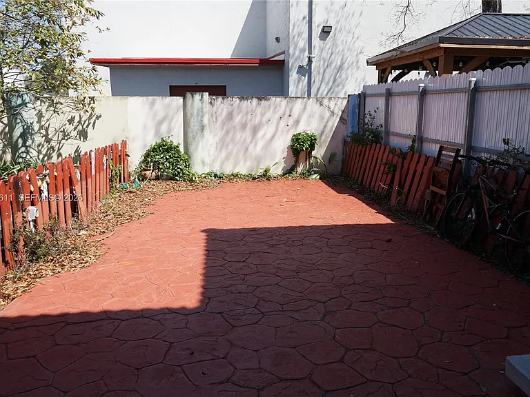 331 NW 82nd Ave #1303 — Photo 39