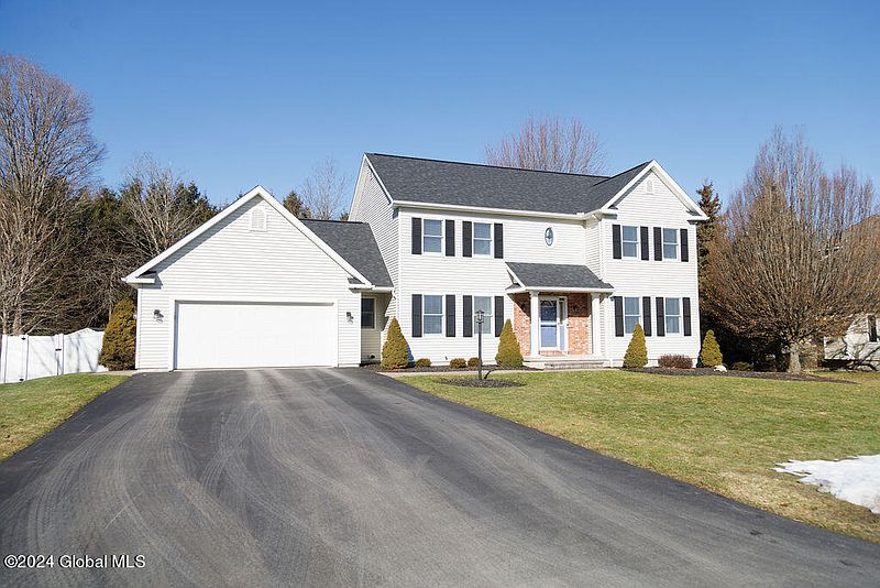 3rd image of 32 Augusta Drive