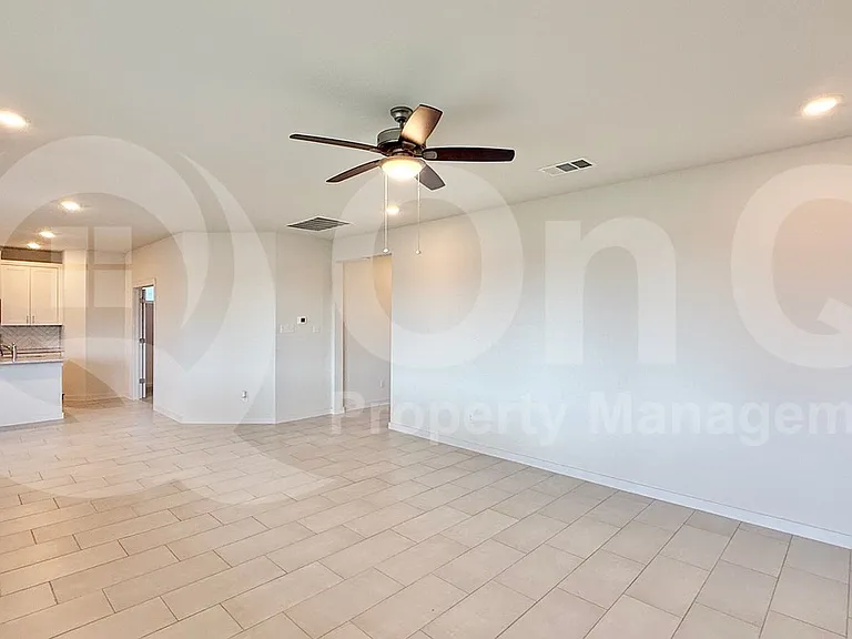 103 Hackberry Branch Dr — Photo 7