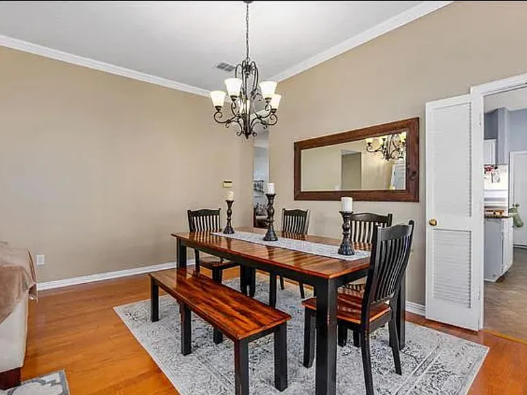 11012 Alexandria Dr — Photo 14