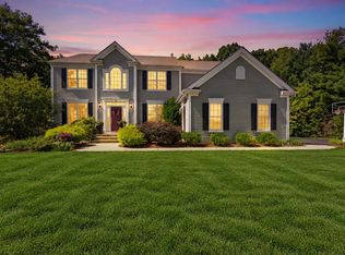 32 Howarth Dr, Upton, MA 01568