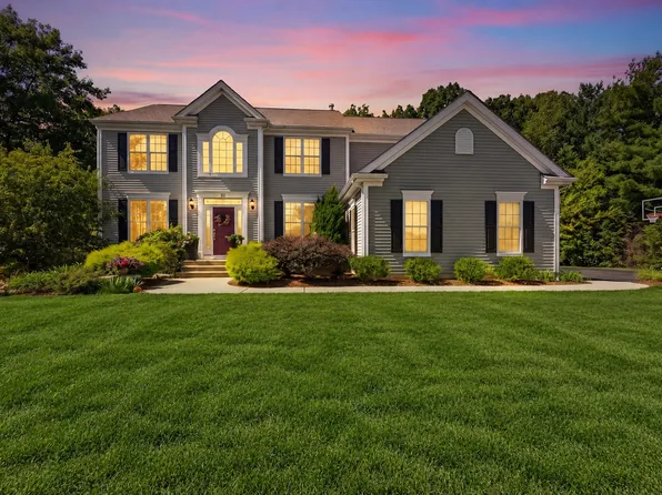 32 Howarth Dr, Upton, MA 01568