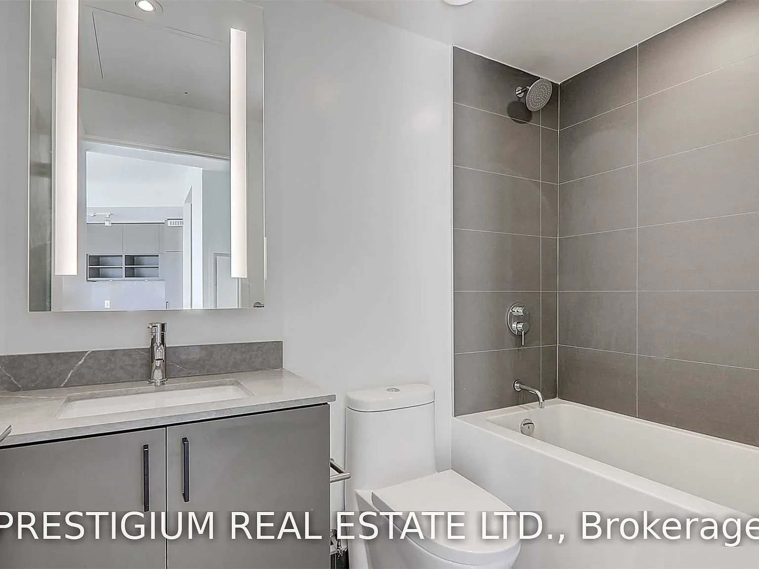 135 E Liberty St — Photo 4