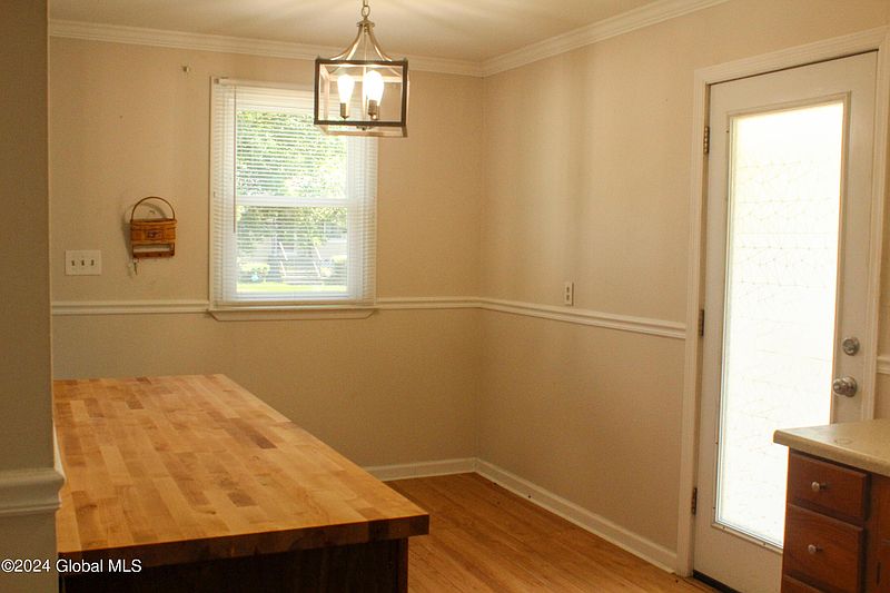 4th image of 309 Manchester Road