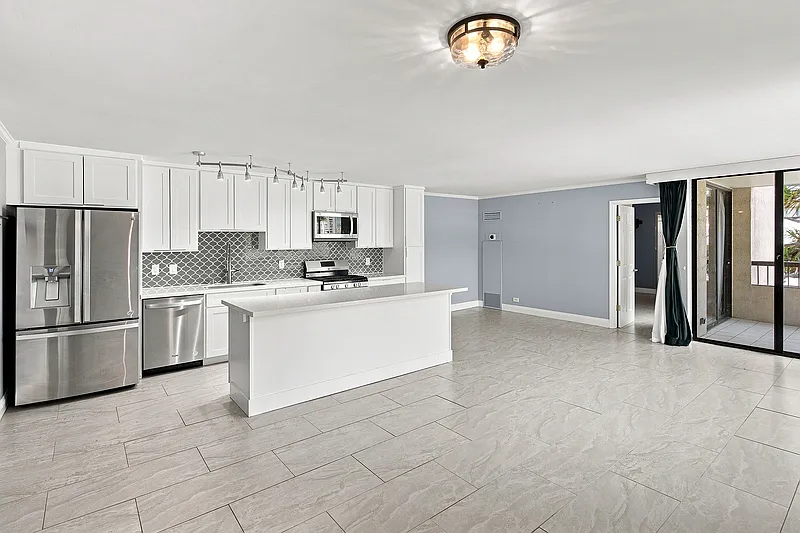 2 bed, 2.0 bath, 1171 sqft, $4,000 — Photo 1