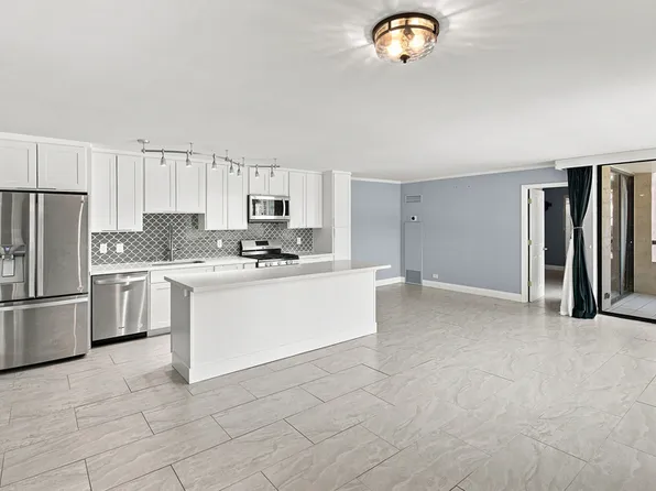 2215 Aloha Dr APT 4J, Honolulu, HI 96815