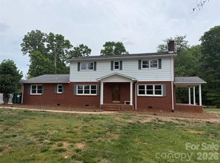 1162 Broadway St, Claremont, NC 28610