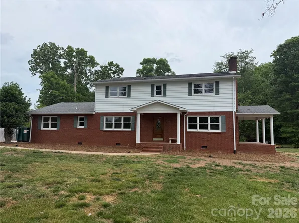 1162 Broadway St, Claremont, NC 28610