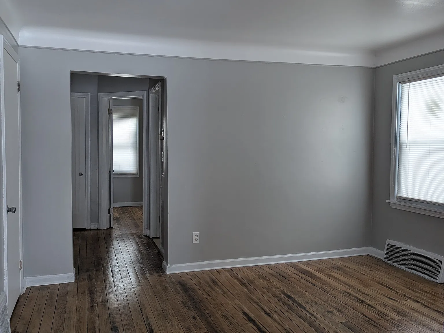 3 bed, 1.5 bath, 1200 sqft, $1,200 — Photo 3