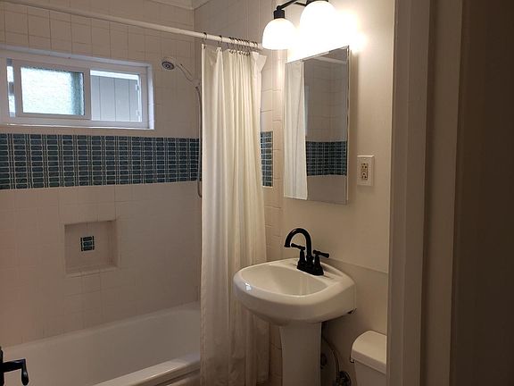 4th image of 615 Valencia Ave