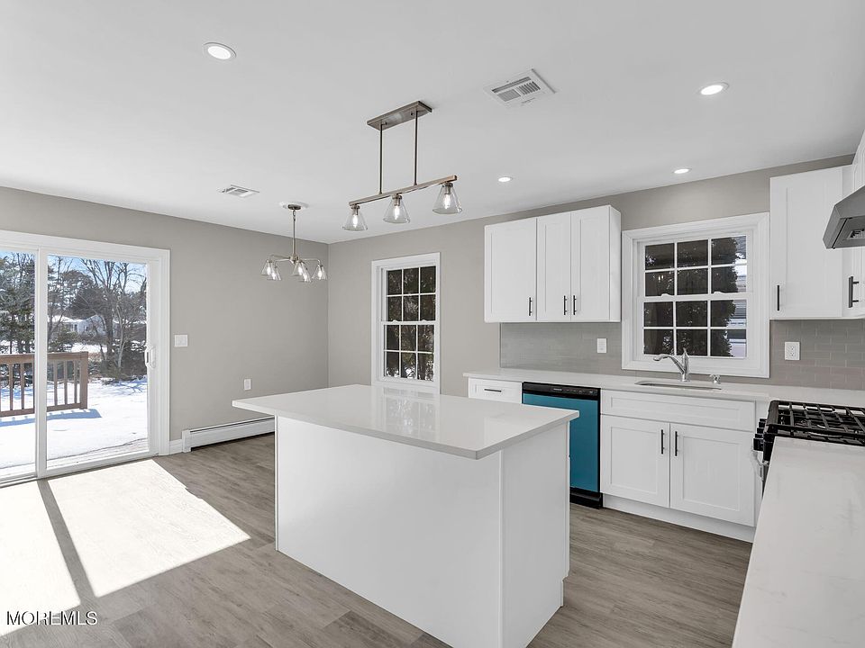 1st image of 51 Charlotteville Drive S