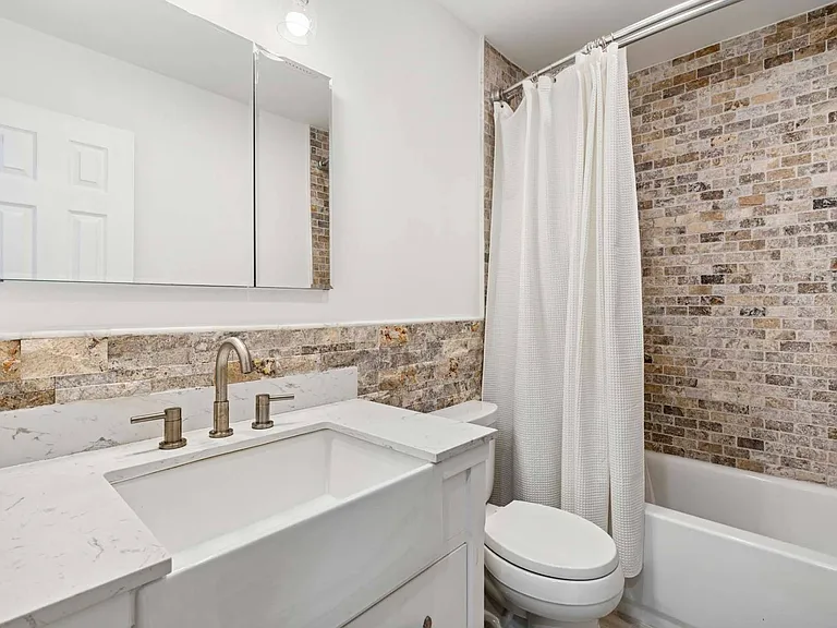 10 Bittersweet Ave S — Photo 12