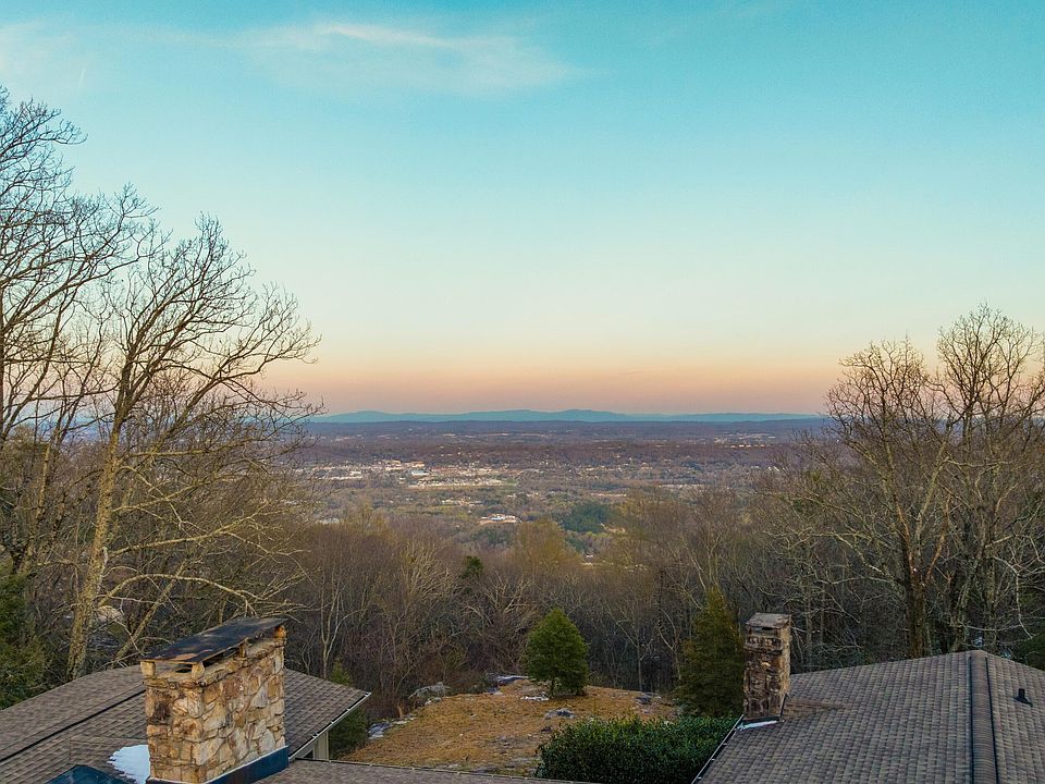 13th image of 1001 Fleetwood Dr