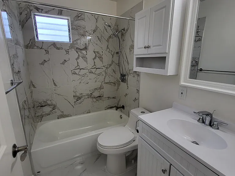2313 Roosevelt Ave #5 — Photo 4