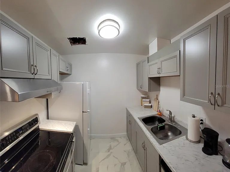 8134 Aero Ave — Photo 6