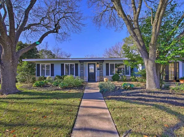 811 W Schubert St, Fredericksburg, TX 78624