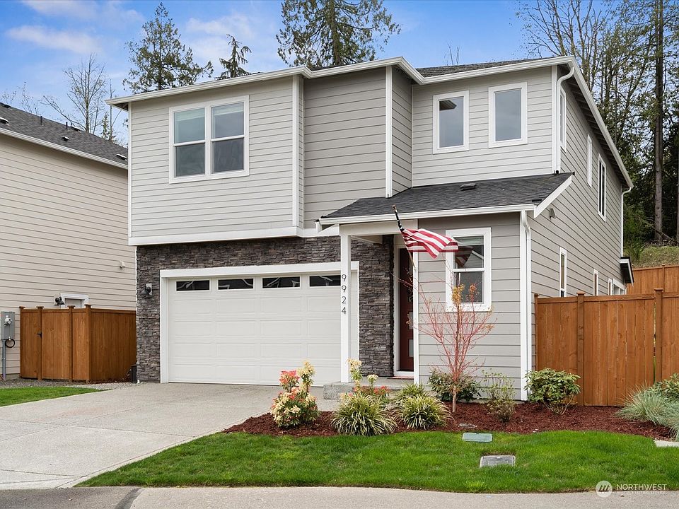 Quality upgrades throughout this residence with please the most discriminating buyer.>