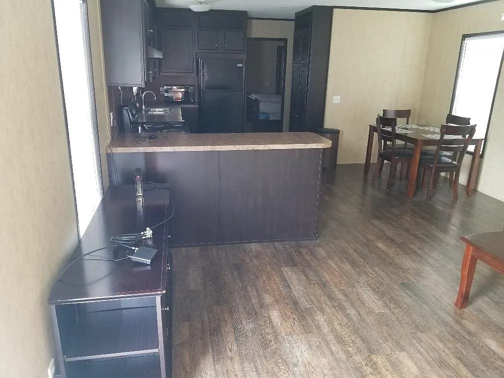 3 bed, 1300 sqft, $1,000 — Photo 2