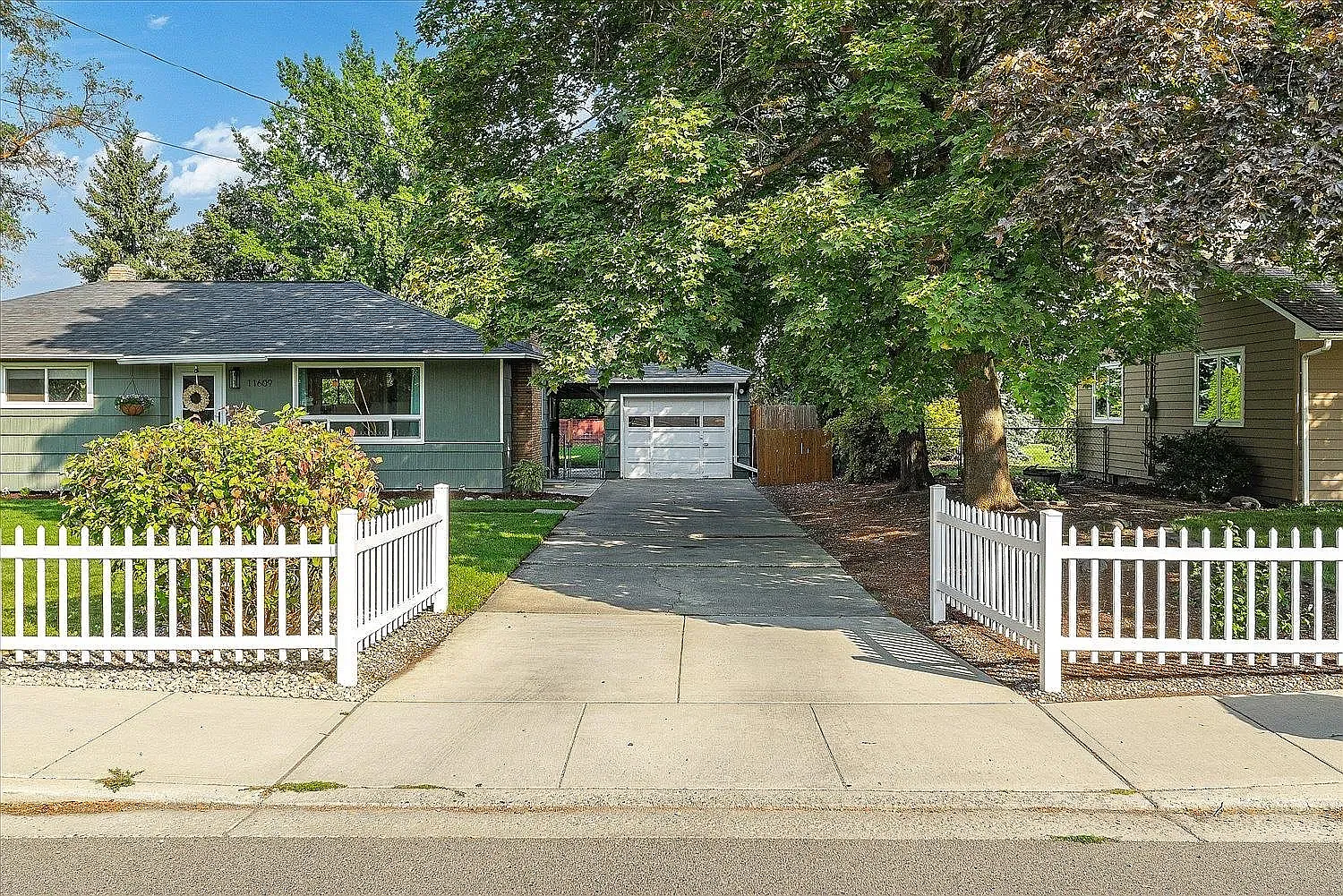 11609 E 12th Ave — Photo 2