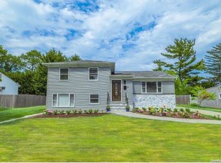 24 Venus Rd, Syosset, NY 11791