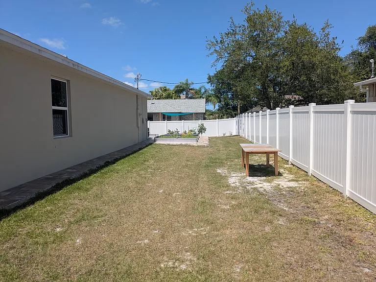 Di Lido St NE — Photo 8