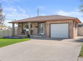 1404 Shawnee Rd, Tecumseh, ON N8N 1S2