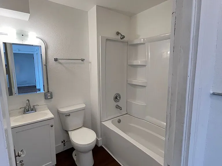505 Wellington St — Photo 5