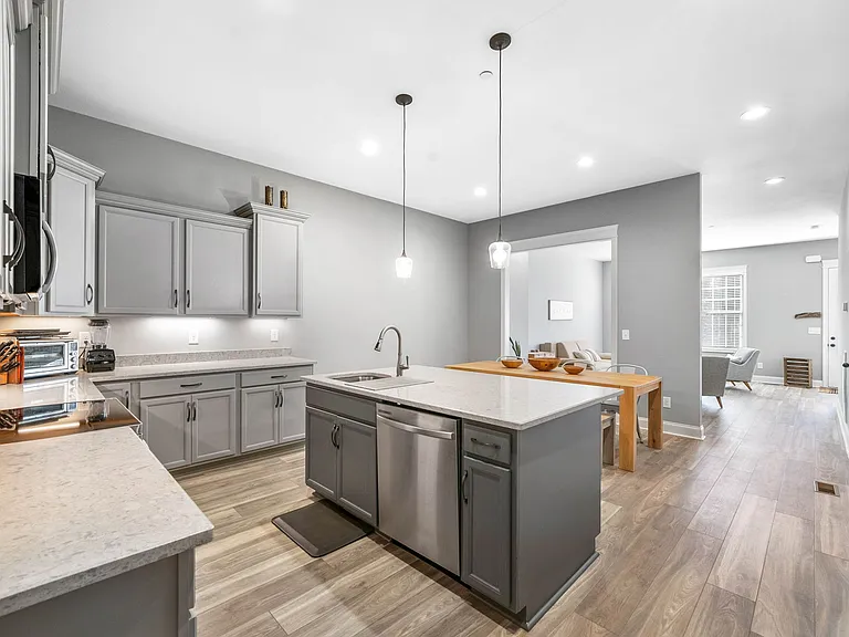 132 Savannah Ave — Photo 10