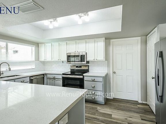 2nd image of 3049 W Marconi Ave