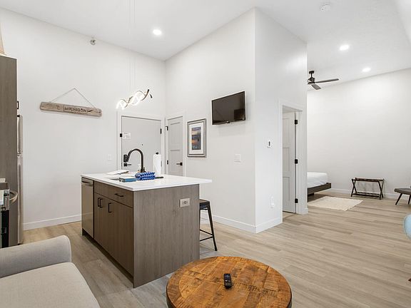 5th image of 532 Dyckman Ave APT 17