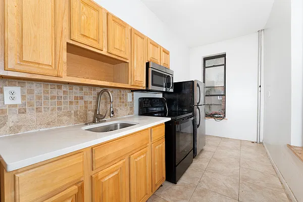 Rented by Julianna Realty Corp | media 3