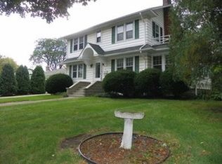 10 S Lincoln Ave, Geneva, IL 60134